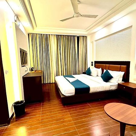 Hotel The Imperio ニューデリー エクステリア 写真